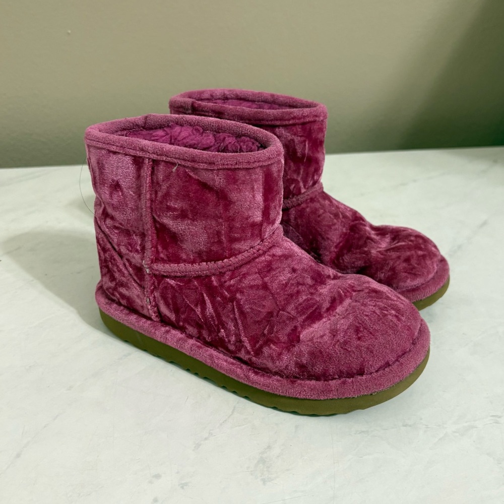 UGG Girls Size 1 Classic Mini II Pink Velvet Ankle Boots Colorful Preppy Retro